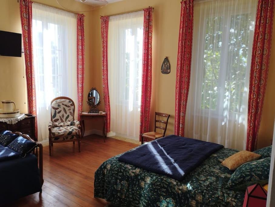 Gite La Burthe Monprimblanc Extérieur photo